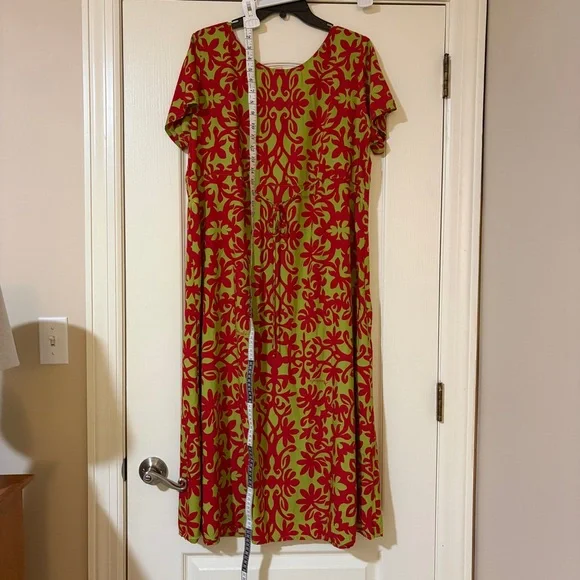 Floral Red and Green Manuheali’i Dress - Picture 10 of 15